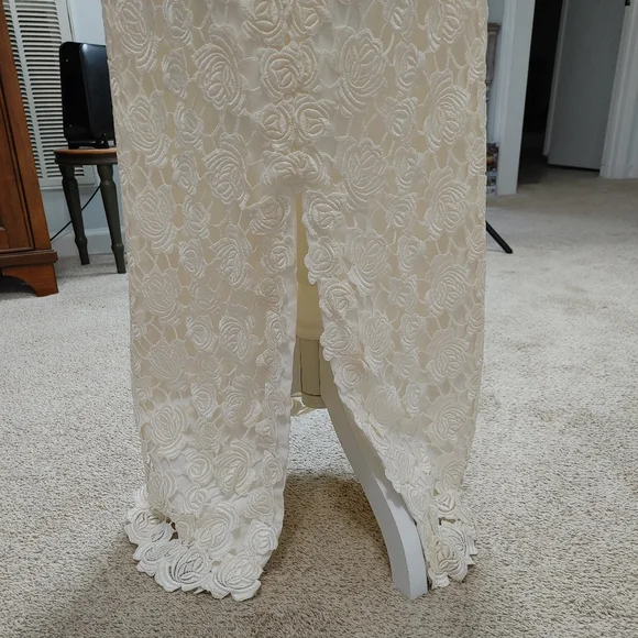 VINTAGE 90'S DEMETRIOS LACE OVERLAY WEDDING DRESS WITH TRANE, OFF-WHITE/WHITE 10 - Picture 14 of 16